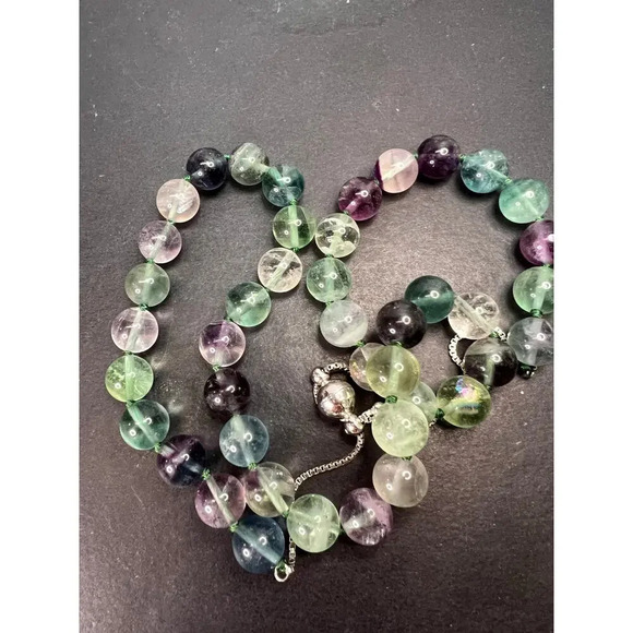 Fluorite knotted beaded bolo necklace with sterling silver magnetic clasp - Picture 8 of 11